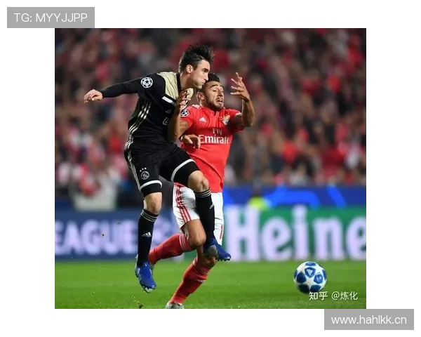 阿贾克斯欧冠高光：库杜斯如何一战成名欧洲