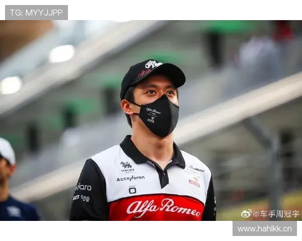 周冠宇机场一转身，那块表比我半年工资还嚣张